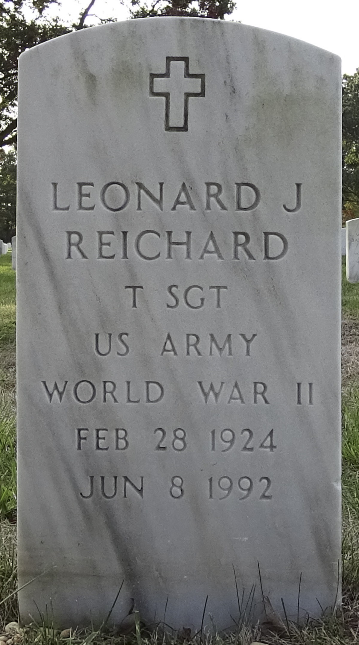 Gravesite marker image for leonard j reichard
