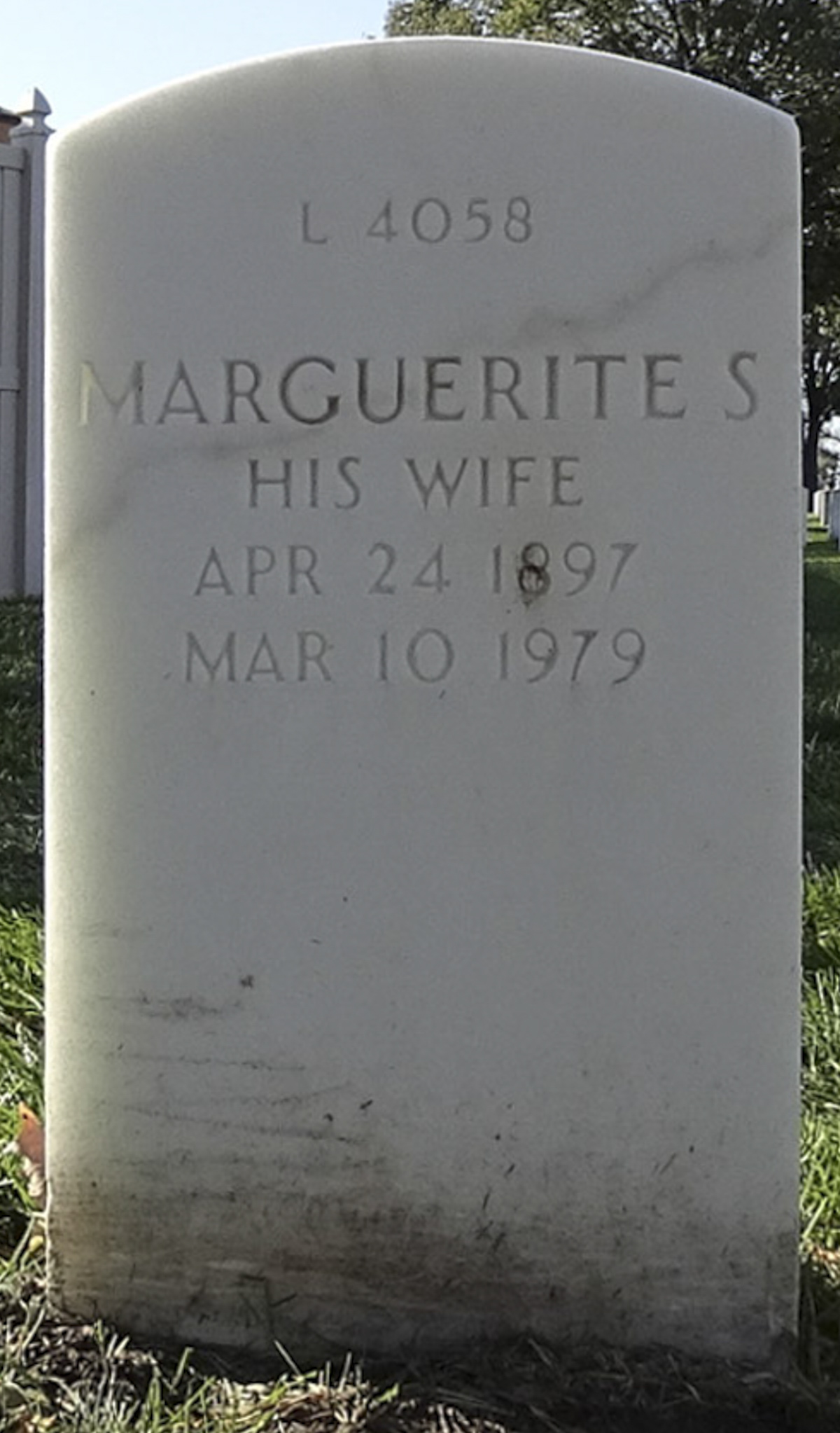Gravesite marker image for halsey l hall