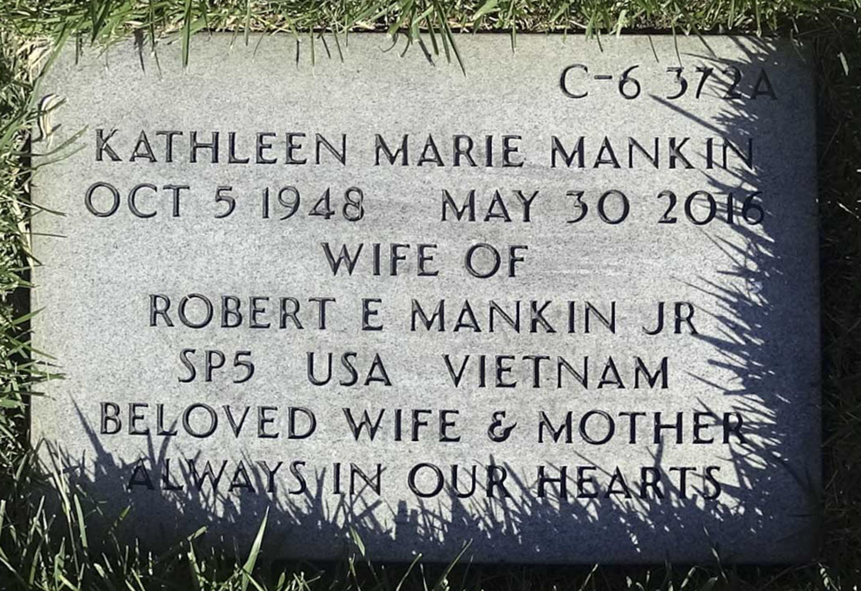 Gravesite marker image for robert e mankin jr