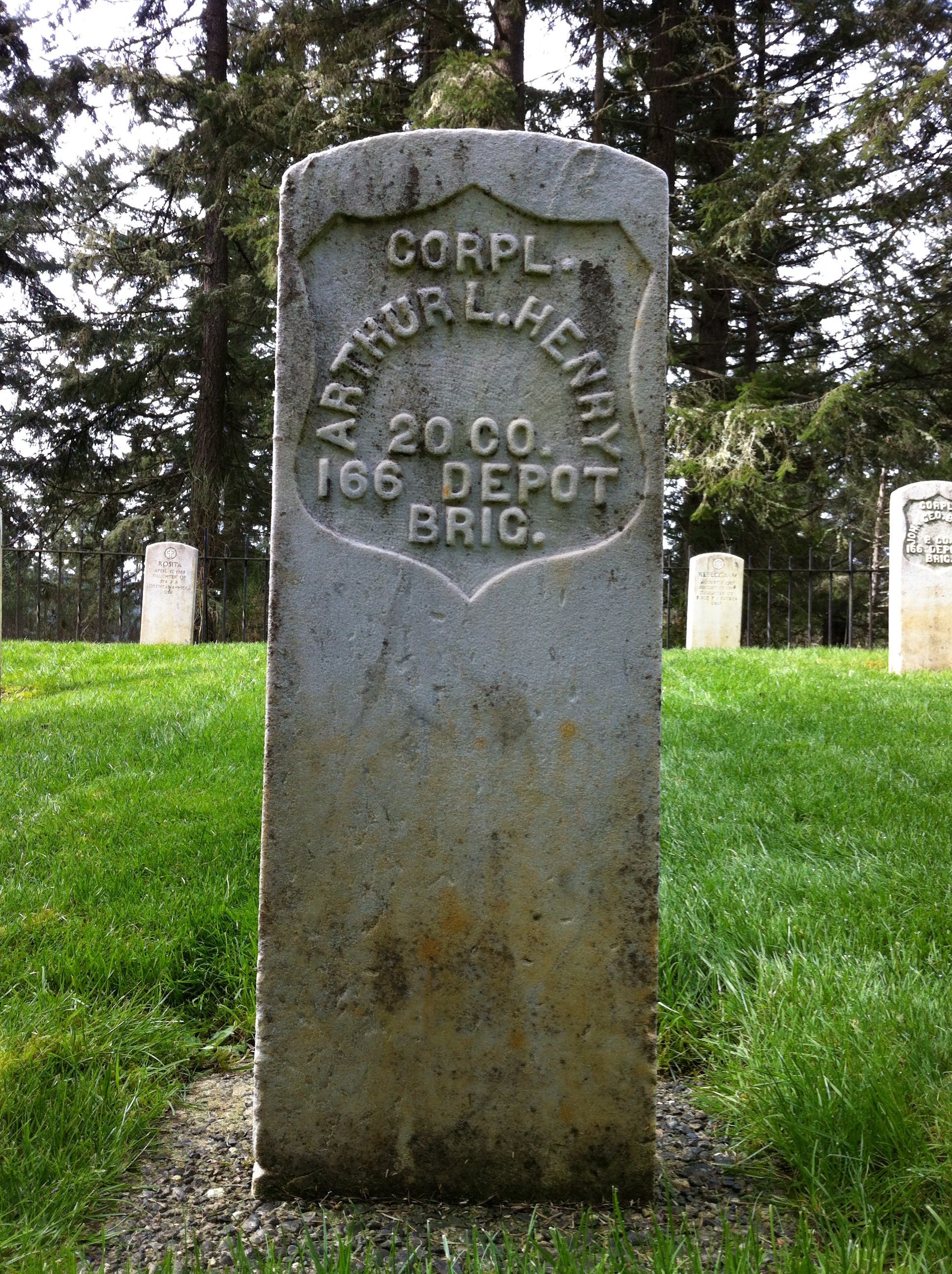 Gravesite marker image for arthur l henry