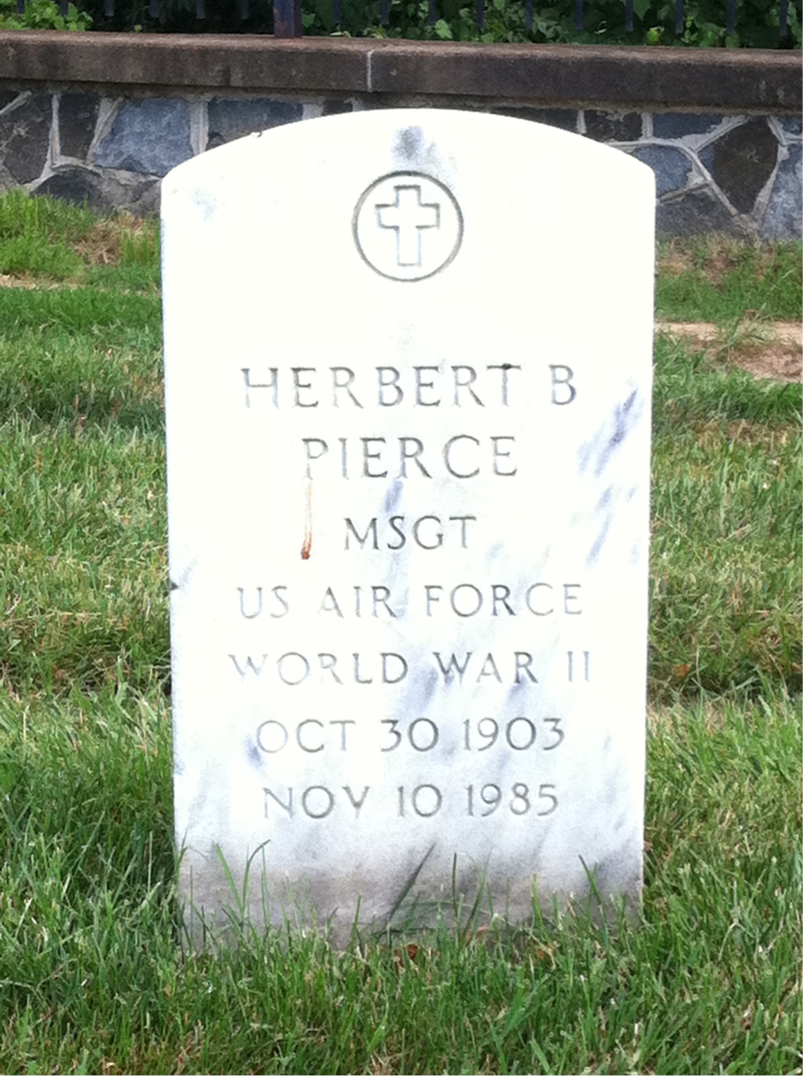 Gravesite marker image for herbert b pierce