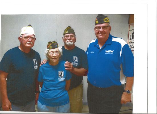 Alanna Crowder and three other members of the Veterans of Foreign Wars pose for the camera.